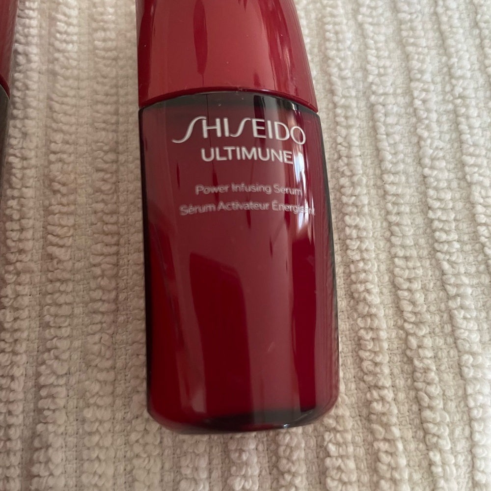 Shiseido 5 piece Red Beauty products set - Picture 7 of 7